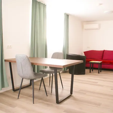 Stage4 Apartment *
